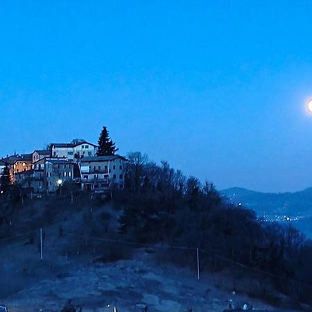 L'Angolo Dell'Artista Castel d'Aiano Luaran gambar